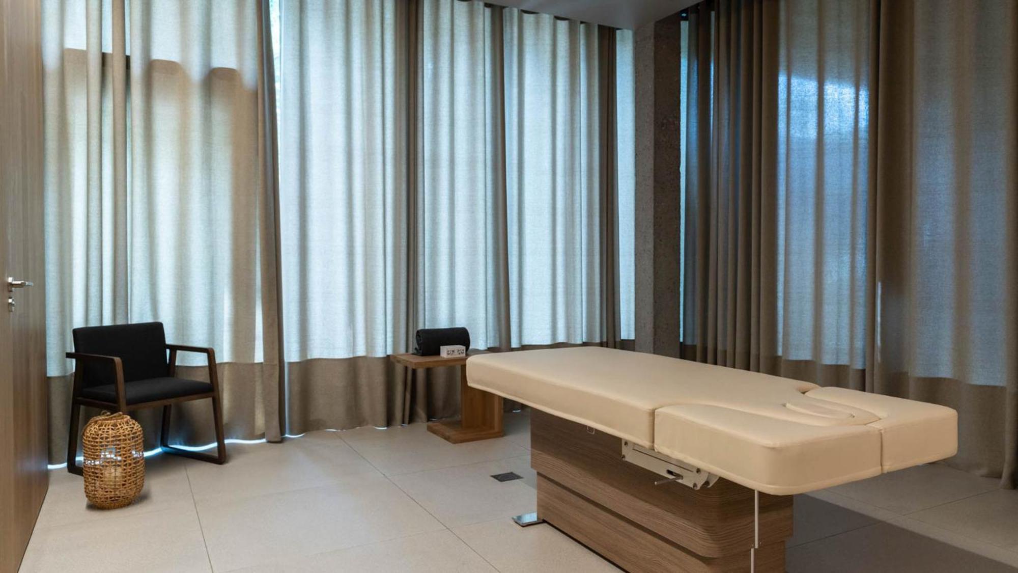 Hotel Arima & - Small Luxury